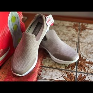 Skechers GoWalk 4 New in Box size 8